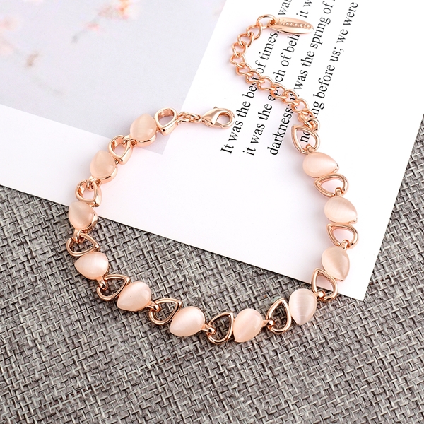 Picture of Zinc Alloy White Fashion Bracelet with Full Guarantee