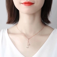 Picture of Fashion White Pendant Necklace of Original Design