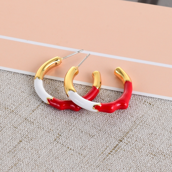 Picture of Fashion Gold Plated Stud Earrings with Fast Shipping