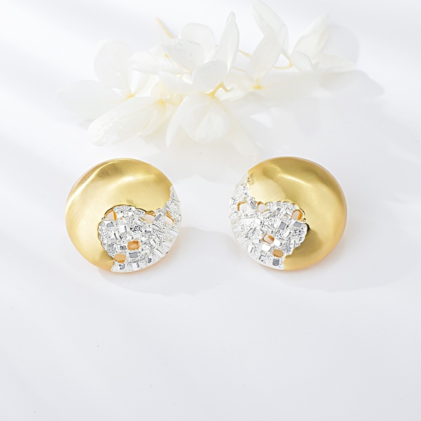 Picture of Recommended Gold Plated Medium Stud Earrings in Bulk