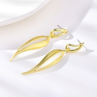 Picture of Attractive Gold Plated Dubai Dangle Earrings For Your Occasions