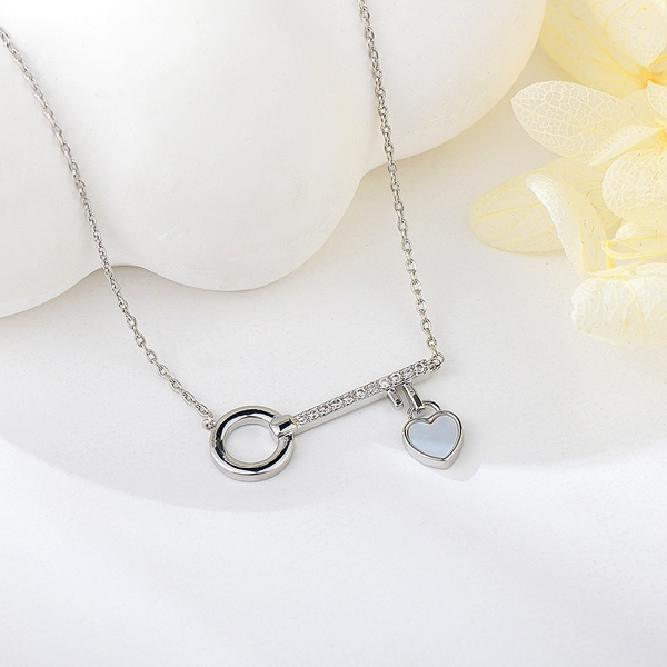 Picture of Delicate Platinum Plated Pendant Necklace with Beautiful Craftmanship