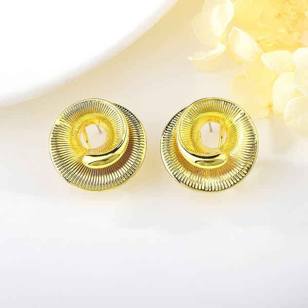 Picture of Dubai Gold Plated Stud Earrings at Unbeatable Price