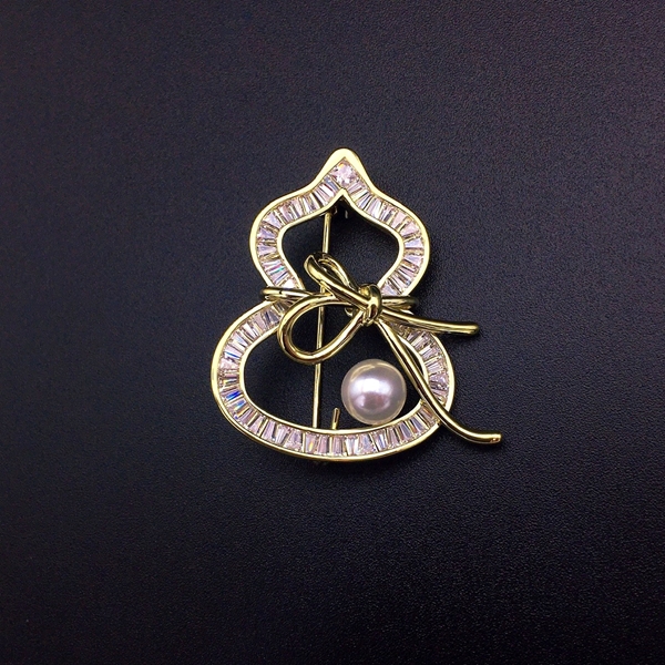 Picture of Medium White Brooche for Female