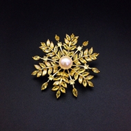 Show details for Flowers & Plants Medium Brooche in Flattering Style Show details for Flowers & Plants Medium Brooche in Flattering Style