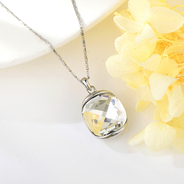 Picture of Purchase Platinum Plated Small Pendant Necklace Exclusive Online