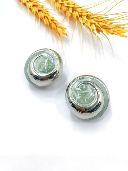 Picture of Sleek Party Enamel Clip On Earrings