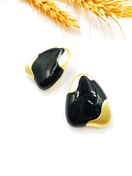 Picture of Famous Enamel Simple Clip On Earrings