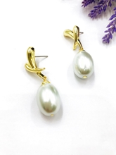 Show details for Gold Plated shell pearl Clip On Earrings at Great Low Price