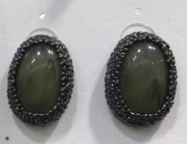 Picture of Distinctive Gold Plated Work Chandelier Earrings As a Gift